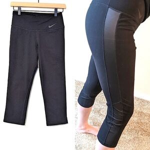 Nike Dri-Fit Tight Fit Athletic Capri Leggings size Small